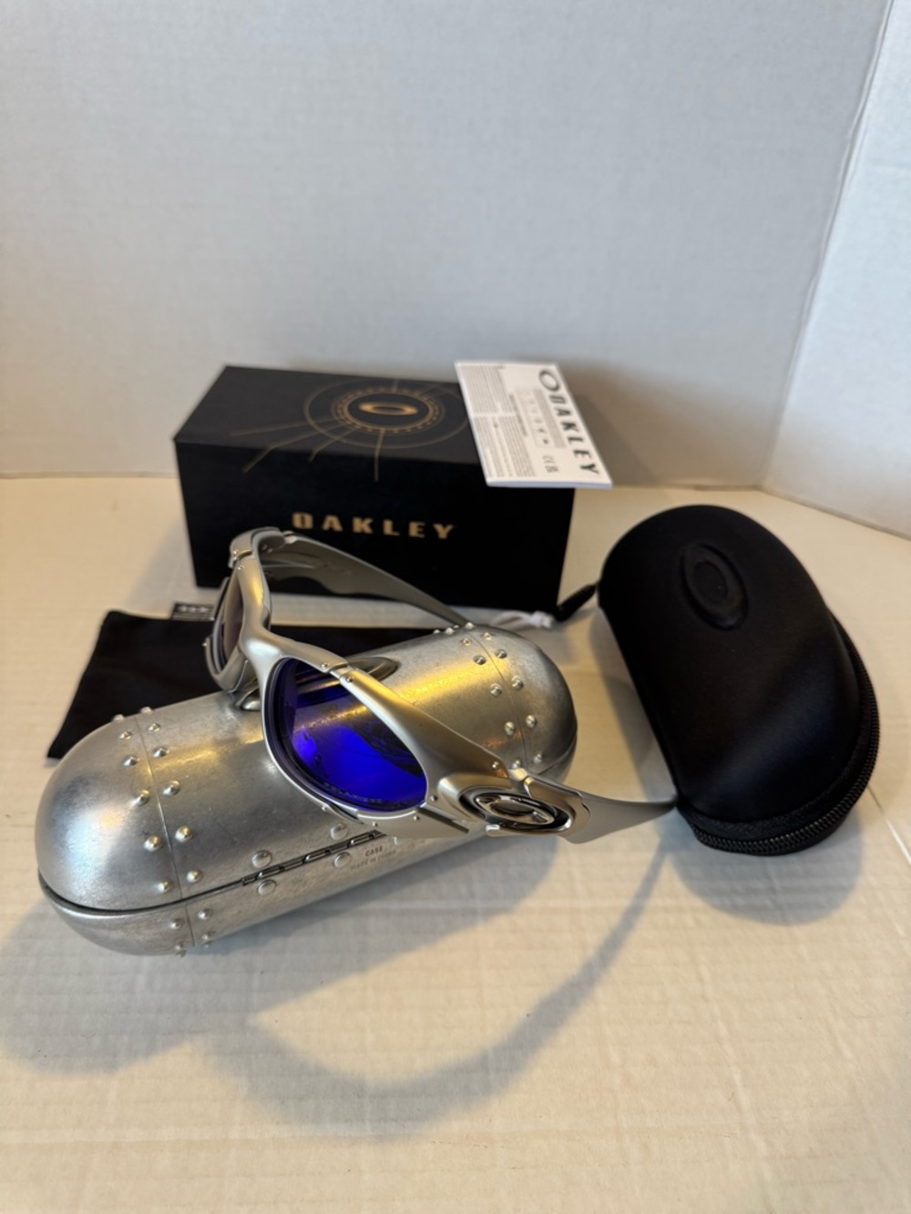 Oakley Plate Sunglasses Silver Frame Blue Polarized Mirror Lenses Y2K Gorpcore